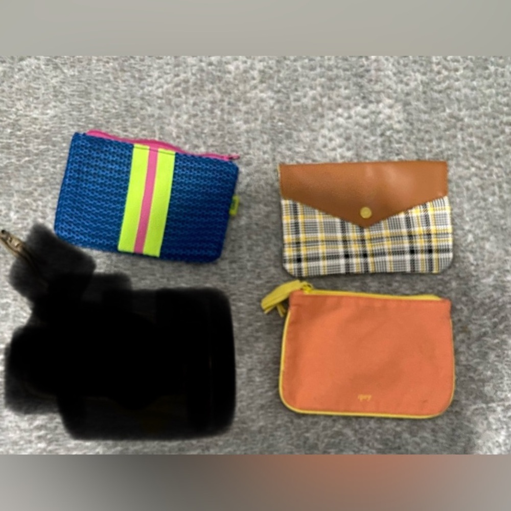 3 Small makeup bags